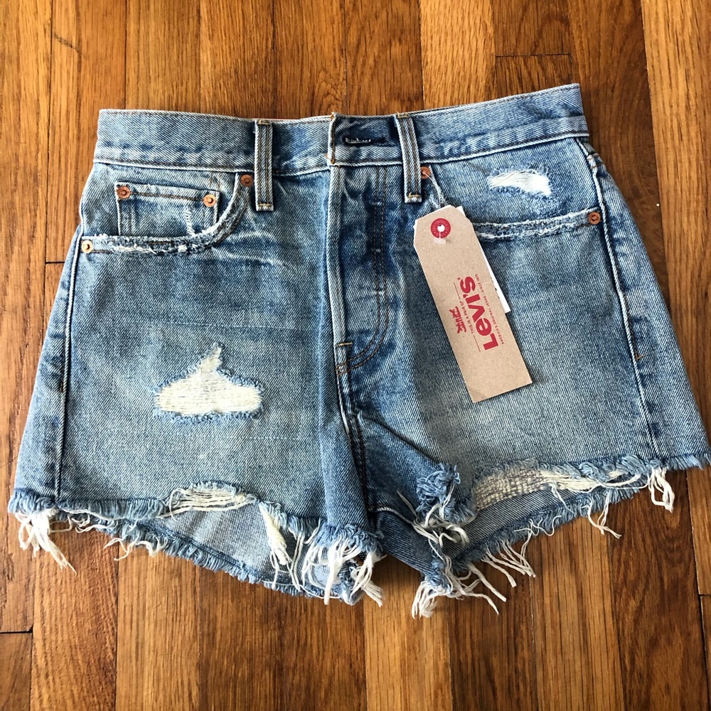 Levi’s high rise, wedgie fit jean shorts
